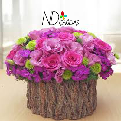 Ahşap vazo pembe güller